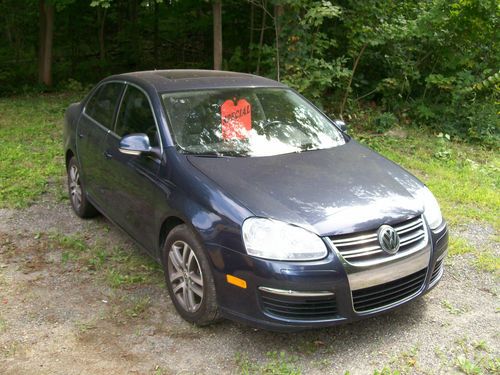 Dark blue, sedan,leather, sun roof, absulutly no rust, fun to drive,