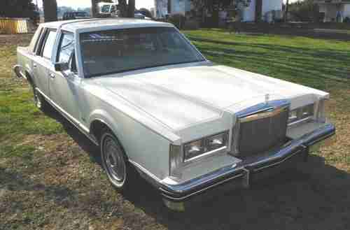 1984 Lincoln Town Car 44k original miles, image 2