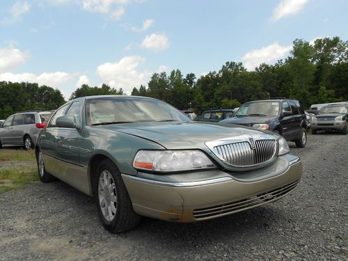 2006 Lincoln Town Car Signature Limited Sedan 4-Door 4.6L, image 3