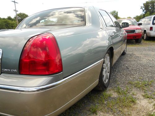 2006 Lincoln Town Car Signature Limited Sedan 4-Door 4.6L, image 4