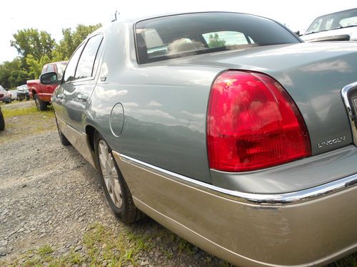 2006 Lincoln Town Car Signature Limited Sedan 4-Door 4.6L, image 6