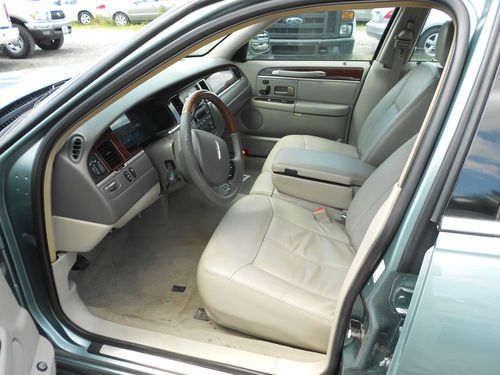 2006 Lincoln Town Car Signature Limited Sedan 4-Door 4.6L, image 8
