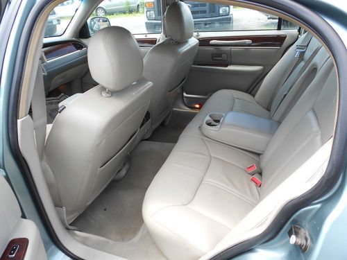 2006 Lincoln Town Car Signature Limited Sedan 4-Door 4.6L, image 9