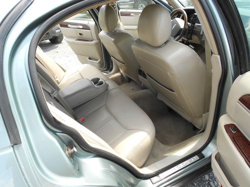 2006 Lincoln Town Car Signature Limited Sedan 4-Door 4.6L, image 10