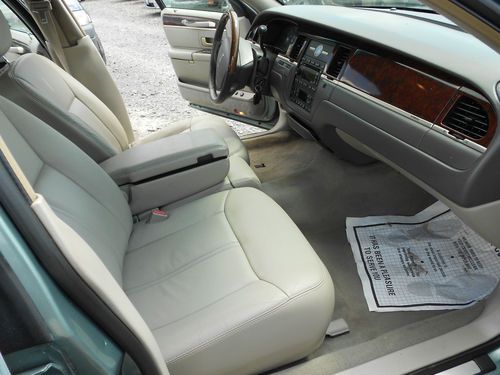 2006 Lincoln Town Car Signature Limited Sedan 4-Door 4.6L, image 11