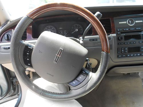 2006 Lincoln Town Car Signature Limited Sedan 4-Door 4.6L, image 13