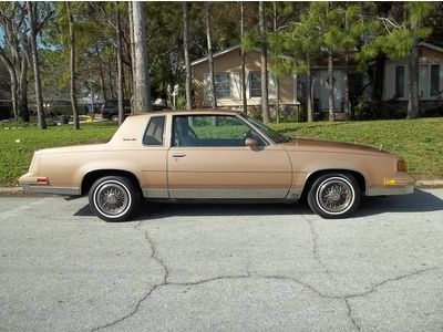 2 owner survivor car, cold a/c, runs and drives great!!!