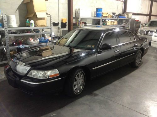 2004 lincoln town car executive l sedan black on black fl car limo fleet