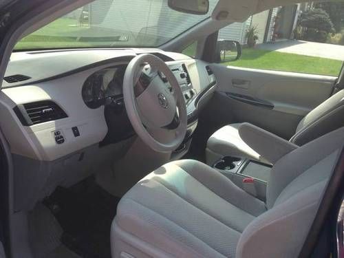 2011 Toyota Sienna LE Mini Passenger Van 5-Door 3.5L, US $16,499.00, image 3