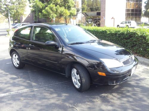 2005 ford focus zx3 hatchback 3-door 2.0l