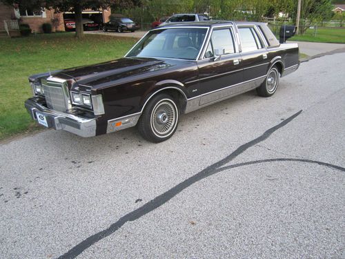 1988 lincoln town car signature sedan 4-door 5.0l