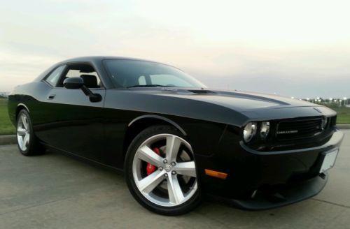 2010 dodge challenger srt8 coupe 2-door 6.1l