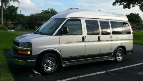 2004 chevrolet express wheelchair full size van