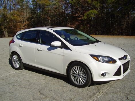2013 ford focus hatch back titanium pearl white only 10k miles perfect condition