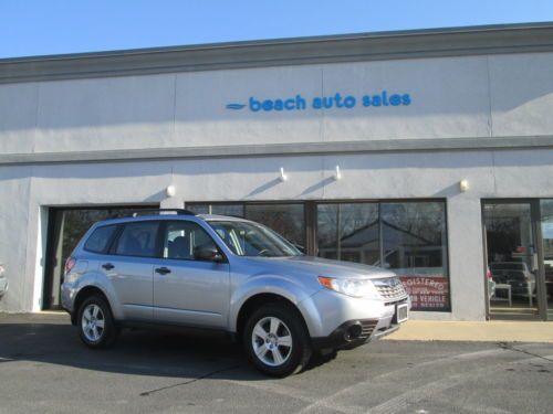 Forester 2.5x awd auto low miles. like new