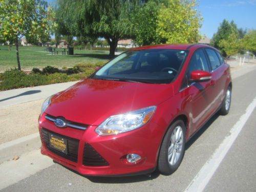 2012 ford focus sel hatchback 4-door 2.0l excellent condition! 10k  mi.