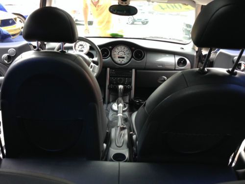 2004 Mini Cooper Base Hatchback 2-Door 1.6L, image 3