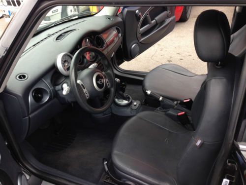 2004 Mini Cooper Base Hatchback 2-Door 1.6L, image 4