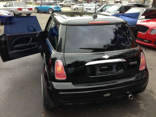 2004 Mini Cooper Base Hatchback 2-Door 1.6L, image 5