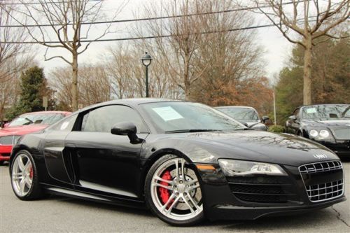 2011 audi r8 5.2l, 6-speed, tons of carbon, nav+, wow!