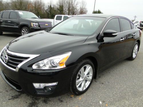 2013 nissan altima 2.5 sl nav  rebuilt salvage title, repairable light damage