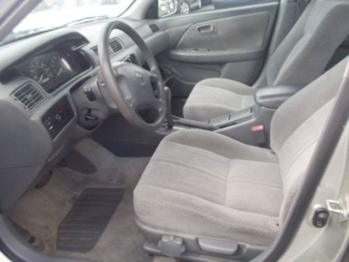 2000 Toyota Camry, NO RESERVE, image 3
