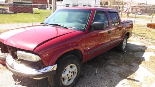 2002 chevy s-10 213,281 miles have key no start clear title  parts in floor