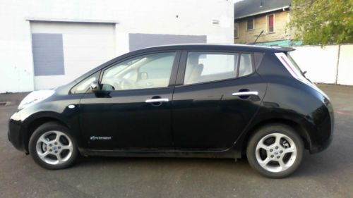 2011 nissan leaf sv hatchback 4-door -- el