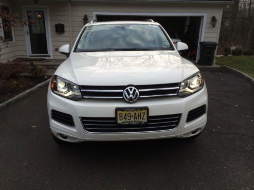 2011 volkswagen touareg luxury vr6 sport utility 4-door 3.6l