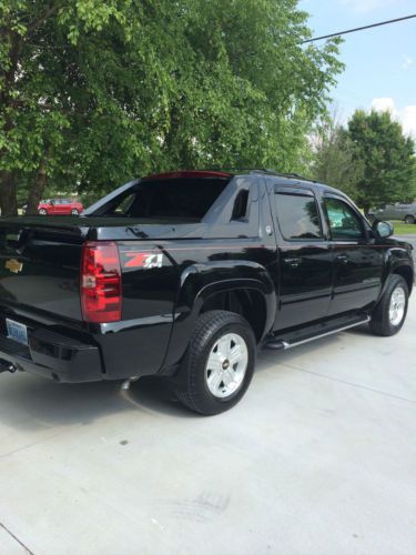 2013 chevrolet avalanche lt z71 4x4.  black with black leather. 2800 miles