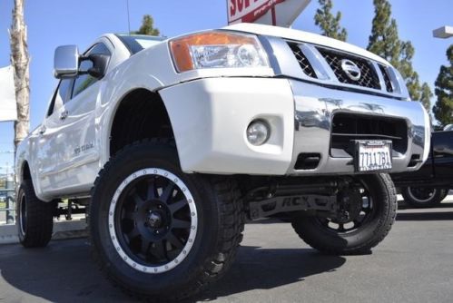 18k miles crew cab v8 new suspension lift 20in premium wheels off-road tires