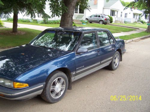 1991 pontiac bonneville le sedan 4-door 3.8l