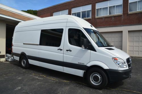 2007 dodge 2500 mega roof sprinter. 170&#034; custom display truck. 13500 miles.