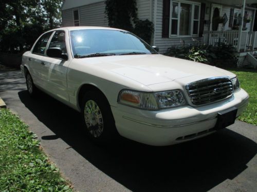 2003 ford crown victoria base sedan 4-door 4.6l low miles 5k survivor quality