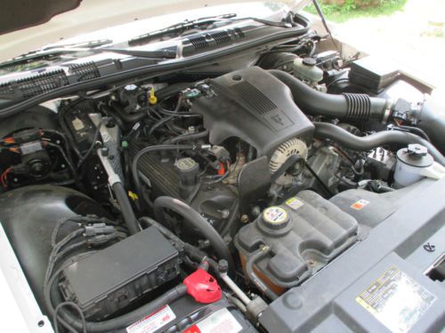 2003 Ford Crown Victoria Base Sedan 4-Door 4.6L Low Miles 5K Survivor Quality, image 10