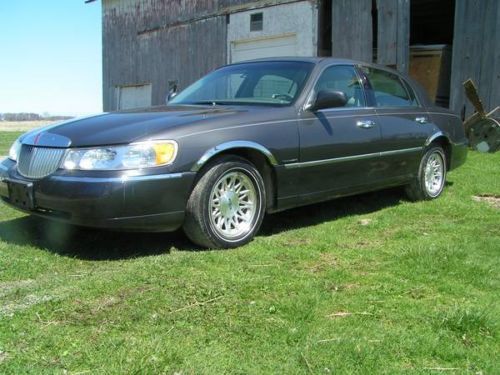 1998 lincoln town car signature sedan 4-door 4.6l