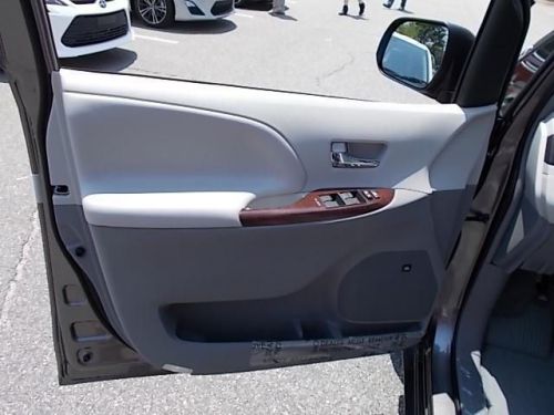 2014 Toyota Sienna XLE, US $37,712.00, image 4