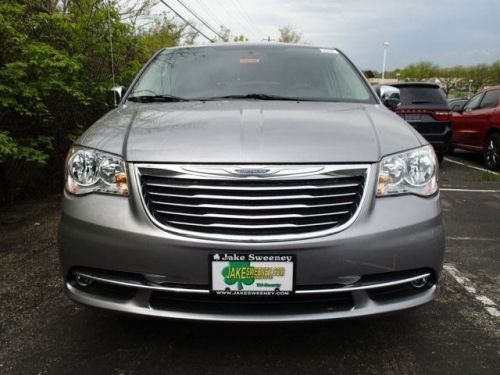 2014 chrysler town & country