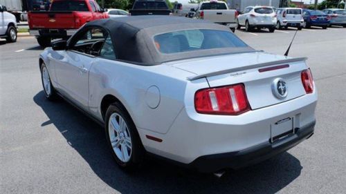 2011 ford mustang v6
