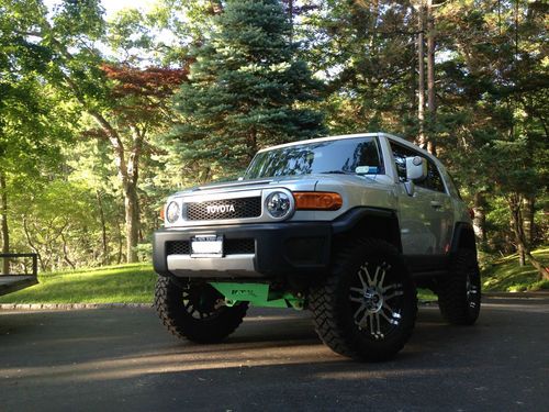 Lifted 2007 toyota fj cruiser *great condition!!!*
