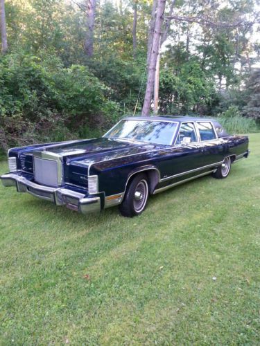 !978 Lincoln Town Car, Dark Blue with Blue Leather Interior 42,810 Miles, image 3