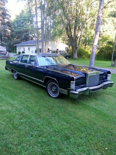 !978 Lincoln Town Car, Dark Blue with Blue Leather Interior 42,810 Miles, image 4
