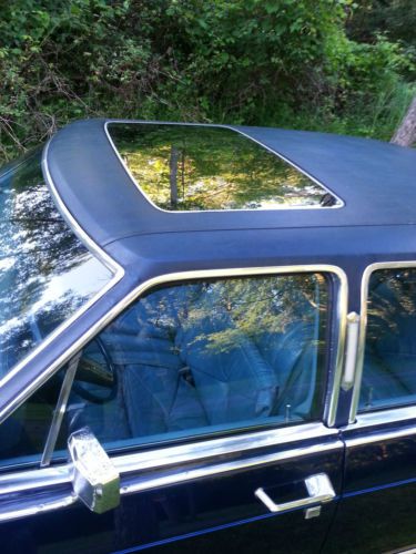 !978 Lincoln Town Car, Dark Blue with Blue Leather Interior 42,810 Miles, image 6