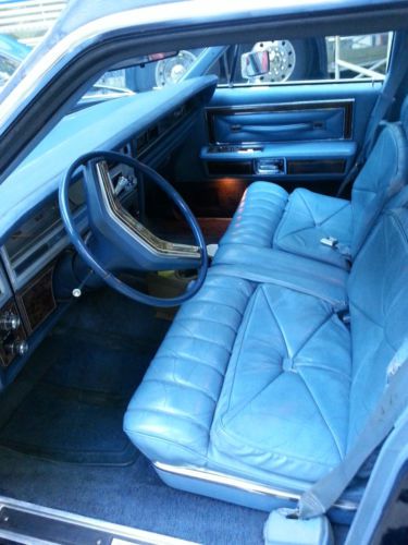 !978 Lincoln Town Car, Dark Blue with Blue Leather Interior 42,810 Miles, image 10