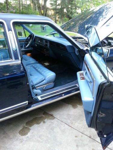 !978 Lincoln Town Car, Dark Blue with Blue Leather Interior 42,810 Miles, image 11