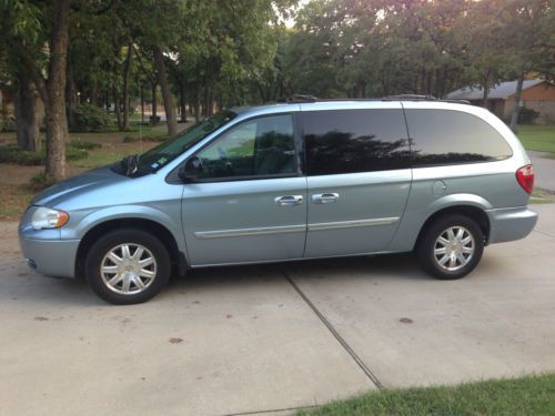 2005 chrysler town and country touring - $4999