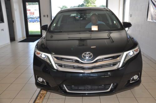 Cosmic gray awd 4x4 4wd  1 owner low mileage heated leather navi gps sunroof moo