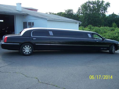 2003 lincoln town car executive limousine 4-door 4.6l