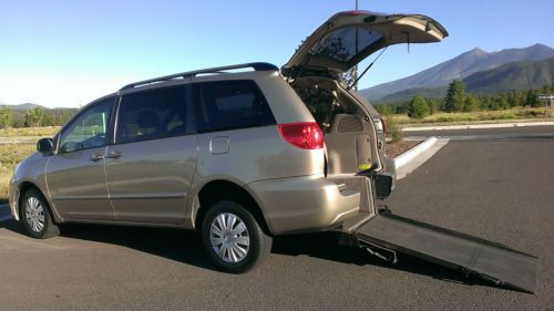 2006 toyota sienna le with fmi ramp conversion