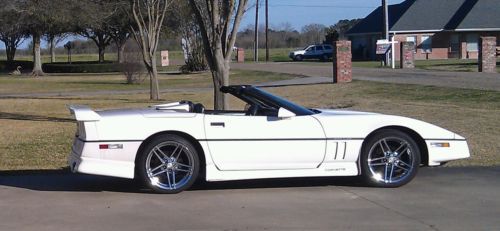 1987 convertible corvette new exhaust,rearend,u joints, top , shocks 100k miles